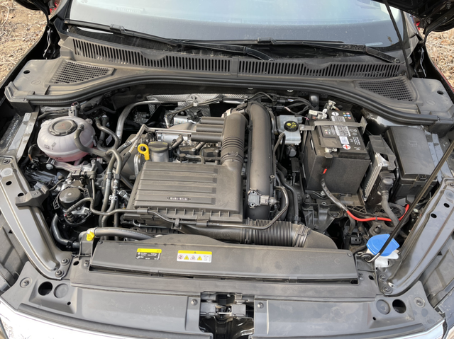 21款速腾
车友们，速腾副驾驶车窗没关，放在外面一晚上，可以帮忙看下有没有少东西