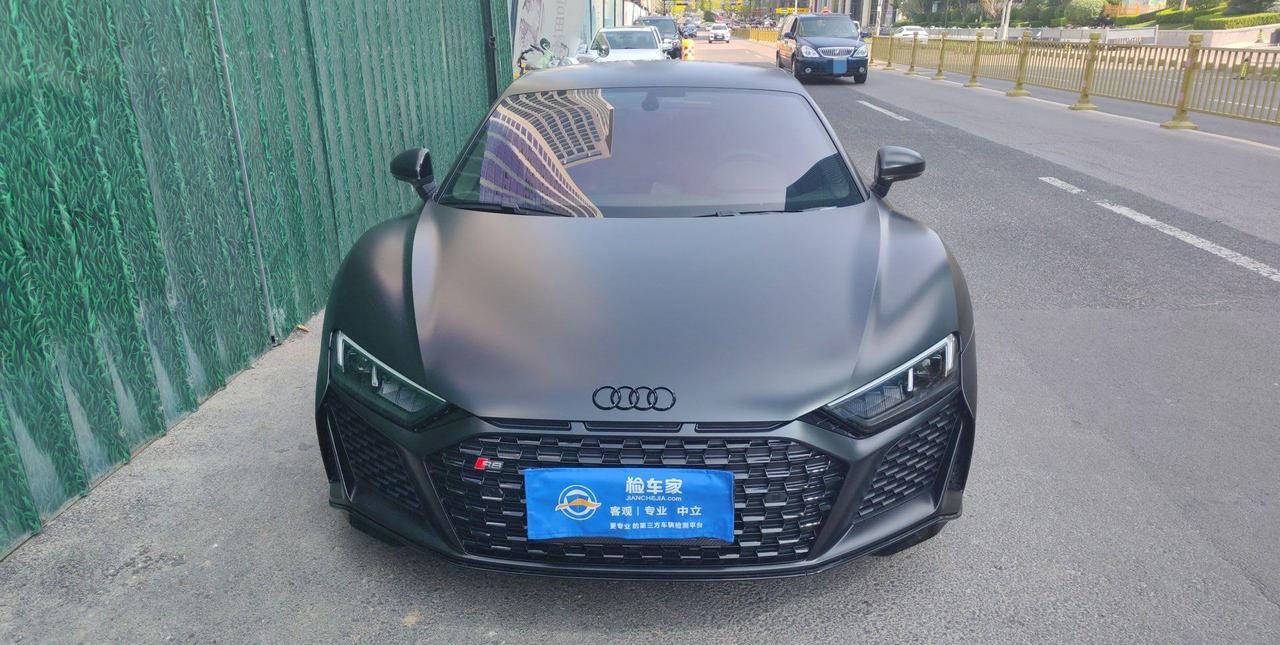 250万买辆车，两年时间只开了400公里，真是有钱任性！
前段时间验了一台奥迪R