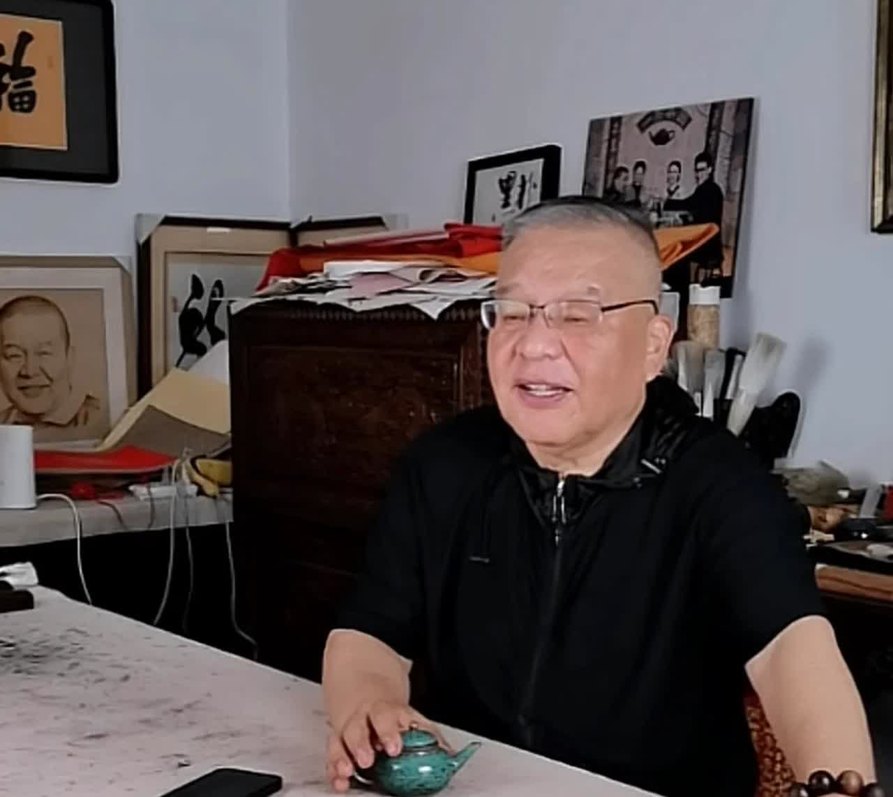 相声演员刘惠说，杨少华老爷子是个伟大的人，他这一辈子为了孩子可以说是忍气吞声，为