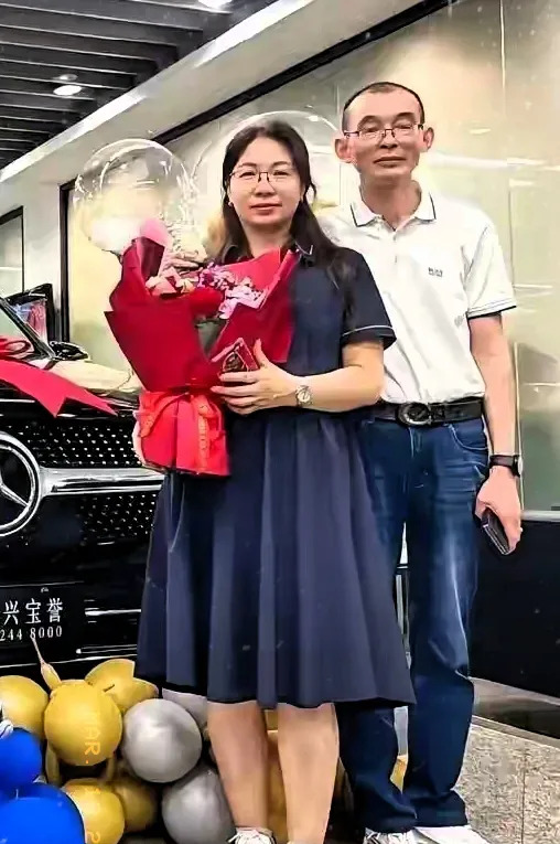奔驰男送姑姑车真相大白











什么？惊天大反转！之前网传奔驰男妈