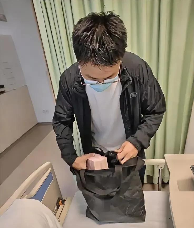 刚看到杭州日报发的一个视频，说得是女子得白血病，男友在医院不离不弃，有一位老板知