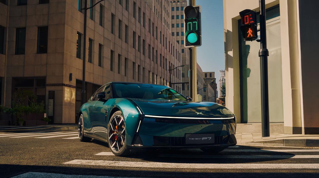 都说得年轻人者得天下！特别是新能源汽车市场。最新曝光的全新小鹏P7，颜值逆天，机