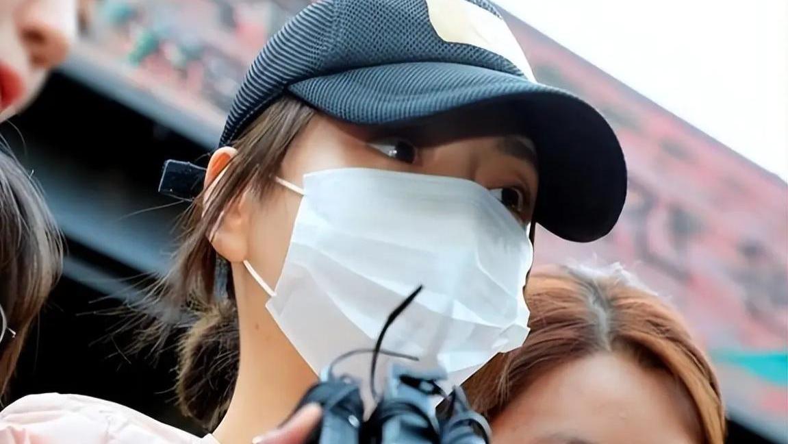 财阀千金又搞大事，黄荷娜否认吸食、流通毒品，供出多名涉毒艺人