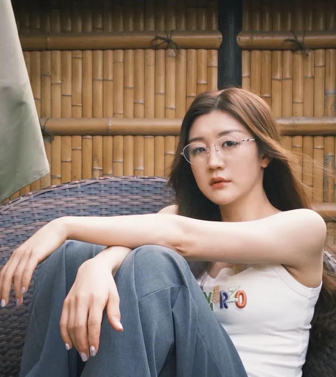 现在网上铺天盖地的都是陈梦和王曼昱的美照，以前从没想过王曼昱竟会以美貌出现在网络