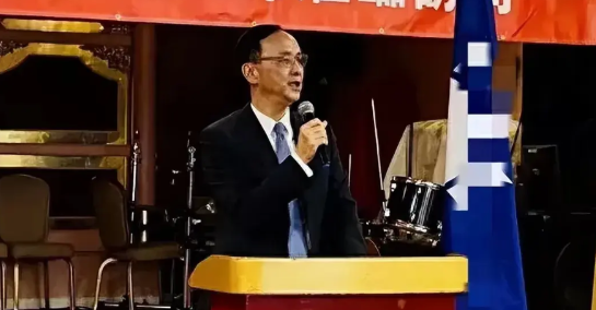朱立伦到了这个时候才知道问题的严重性，提出了“反戒严”、“反废死”的公投来遏制民