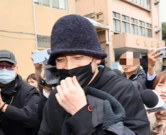 天塌了！王大陆的手机里还藏着多少不为人知的秘密？真是一波未平，一波又起，先是涉嫌