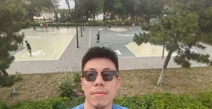 张镇麟大婚后，回沈阳晒自己为沈阳修建的球场！
近日，张镇麟完成了自己的人生大事，