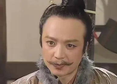 永安宫的梁柱在烛火里投下斑驳的影，像极了刘备此刻翻涌的心绪。刘封自刎时溅在青砖上