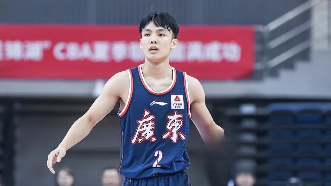 广东男篮热身赛，徐中锋表现相当出色