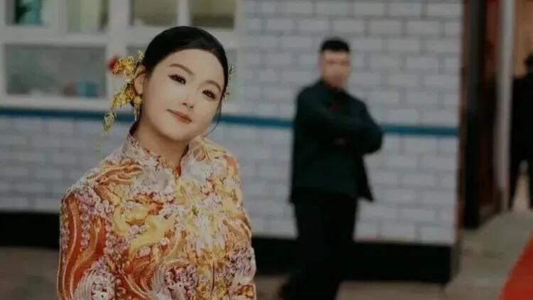 河北新娘拒绝低俗婚闹被围殴住院，获4万赔偿后，对方母亲竟上门索要还倒讹7万