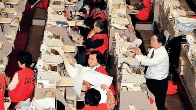 1997年香港金融保卫战，中国动用1400亿对轰犹太资本，在经过一番大战之后，犹
