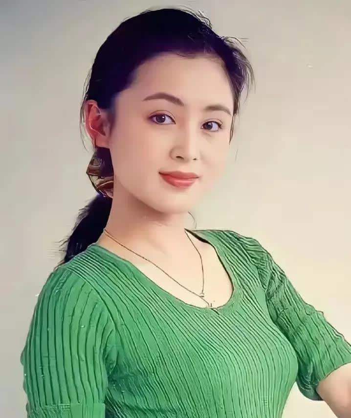 婚姻的选择往往涉及很多因素，不仅仅是外貌和年龄的匹配。陈红与陈凯歌的结合可能是基