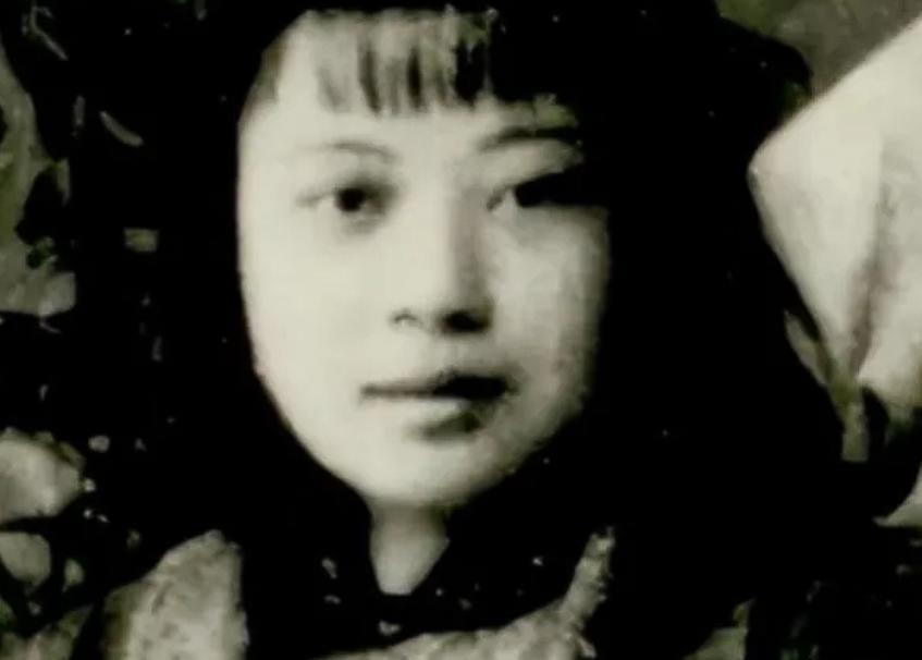 1945年，日军轮奸了黄美英，又用锋利的刀子把她的肉一片一片地割下来，虽然疼的死