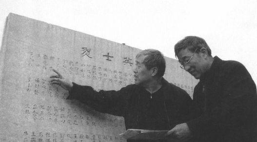 1996 年，山西有个中年男子去旧货市场买书。突然，他被旧书里掉出来的几张泛黄纸