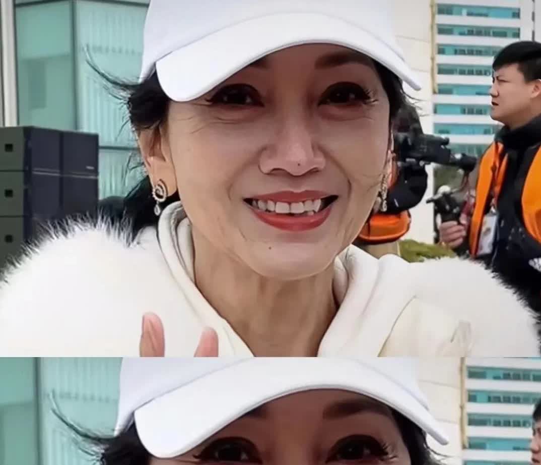 现在在全网最后悔的，应该就是赵雅芝了吧？不是后悔没和叶童一起去浪姐，而是后悔自己