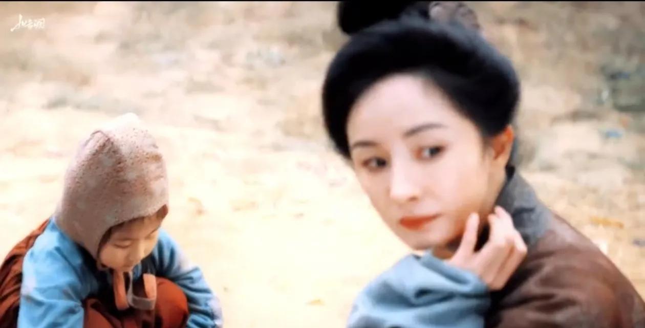 #杨幂郑玉婷爱比眼泪先流出来#“欲语泪先流”杨幂的眼技也是演技的一部分，期待她的