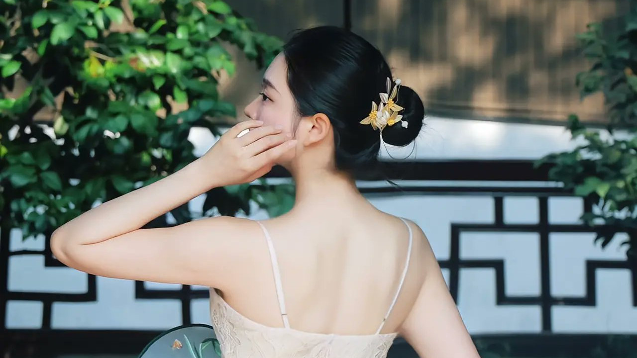 腰臀之美，在比例，更在韵味