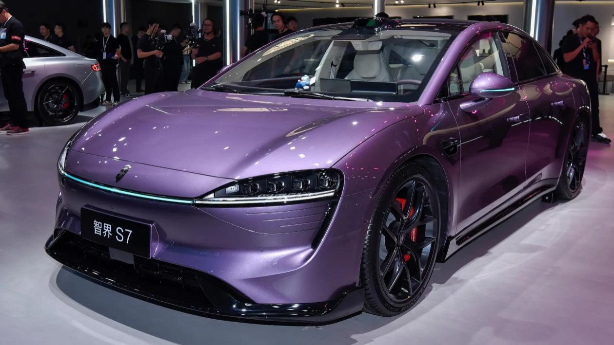 排名第20位销量遇冷，智界S7换82度电池，2950mm轴距能否翻身？