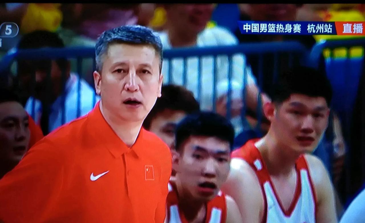 看了中国男篮打委内瑞拉队的亚洲杯男篮热身赛，感觉跟中国女篮像是异父异母的孪生兄妹