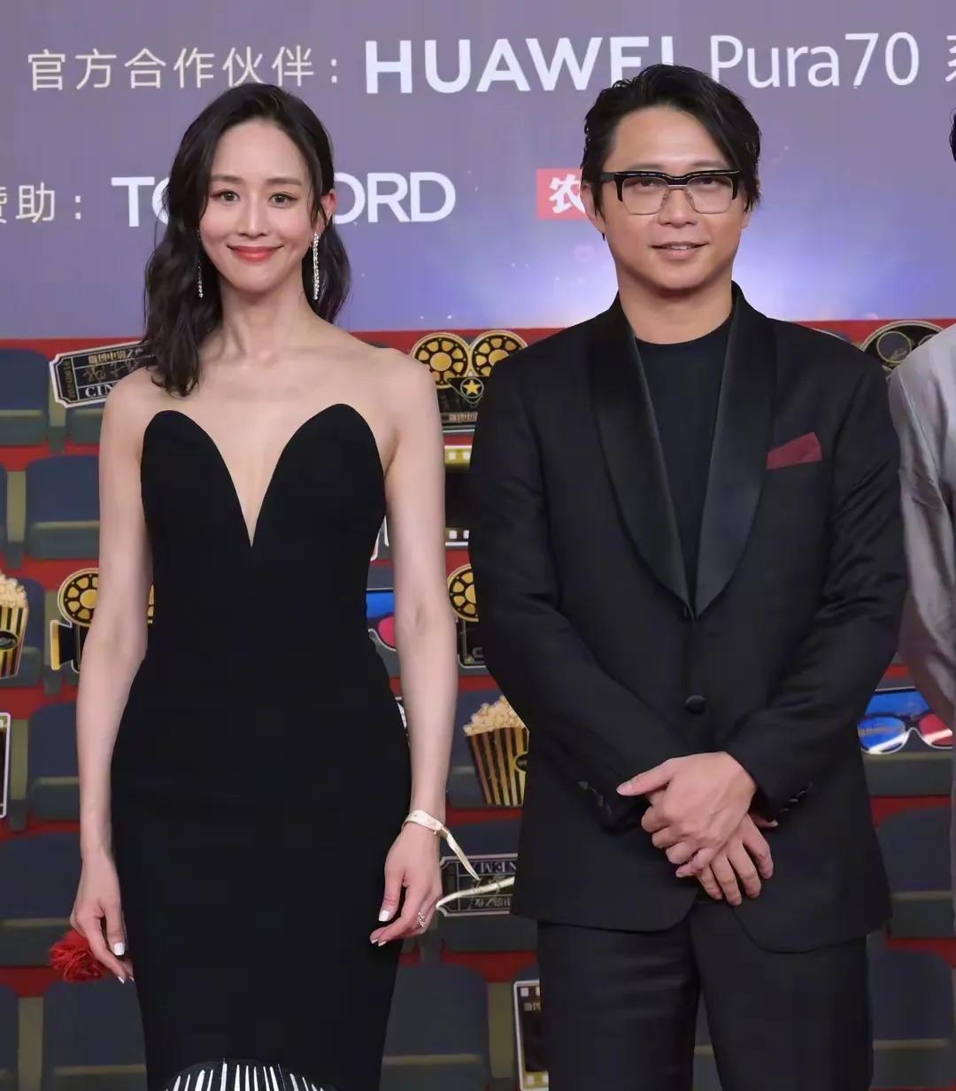 曾导演过电影《默杀》《误杀》的导演柯汶利昨晚转发正在上映电影《酱园弄》吐槽视频，