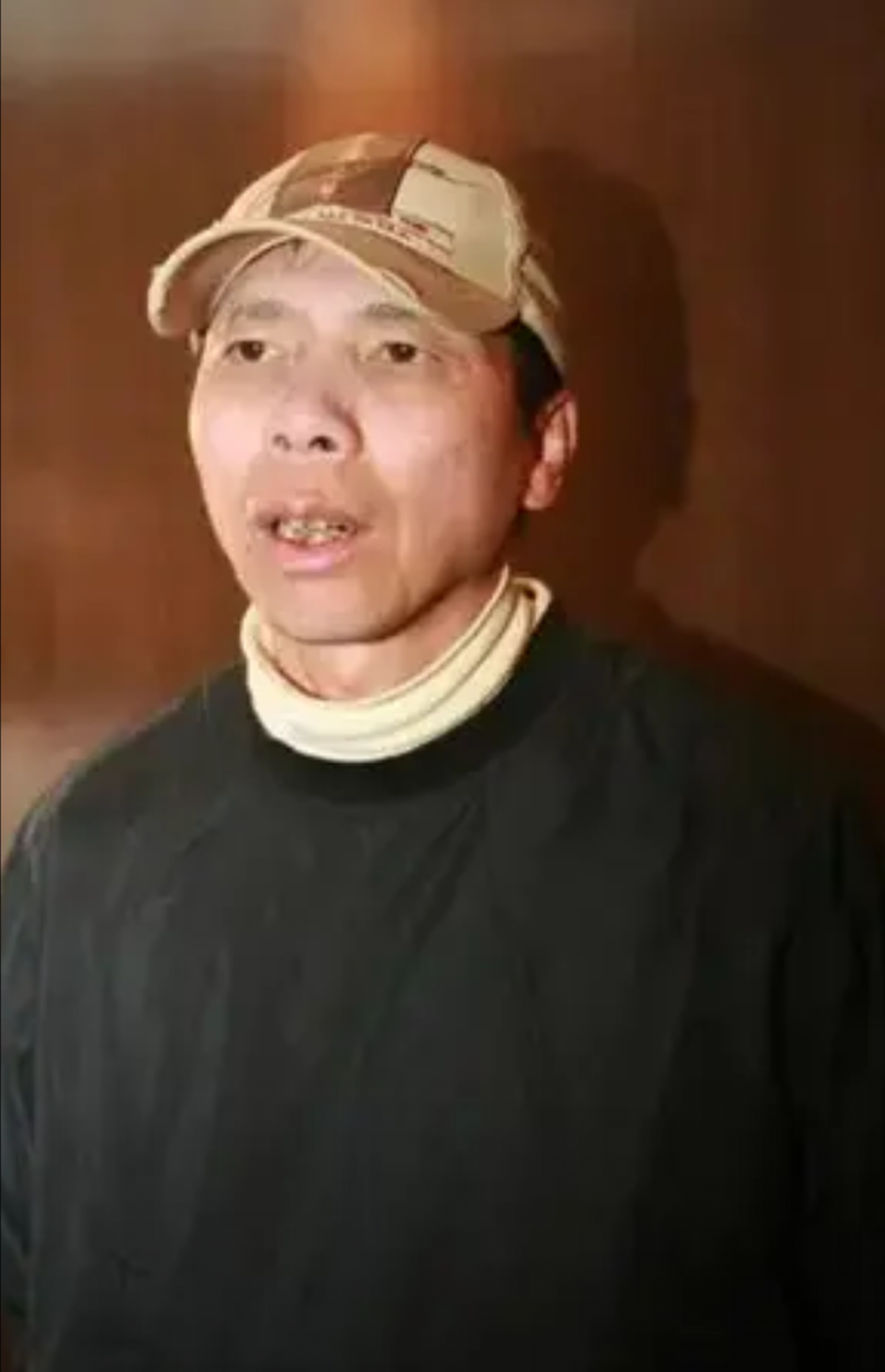 听了冯小刚《抓特务》的故事梗概，一个特务潜伏了40年，上级把他忘记了，有一个老公
