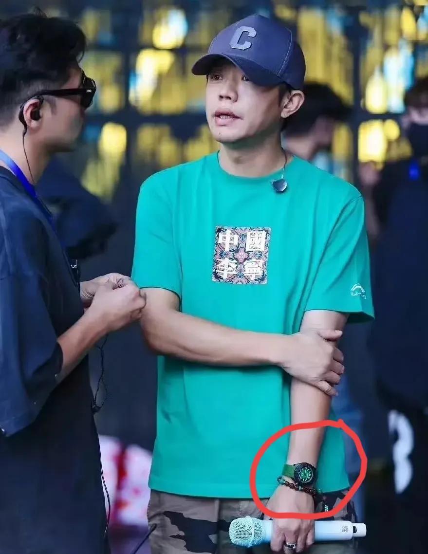 曾毅，你就偷笑吧！现在社会太包容了，要是放在从前，你肯定前途尽毁了，以前的人都比