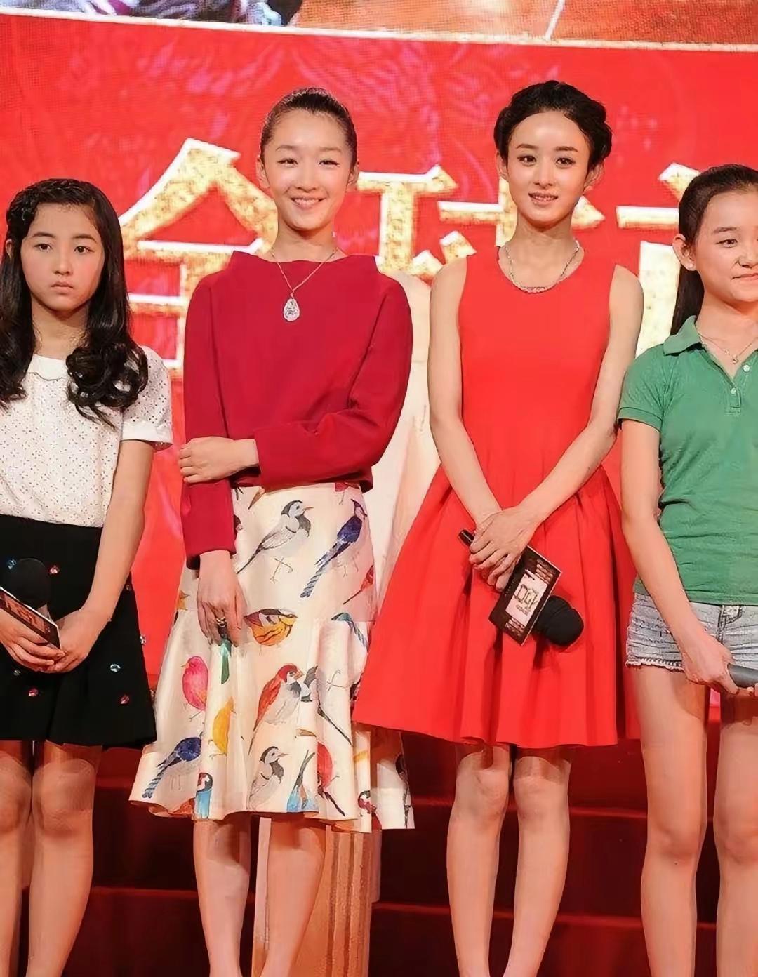 赵丽颖真是不老女神，这是几年前周冬雨、赵丽颖、张子枫、蒋依依四美同框，那时候赵丽