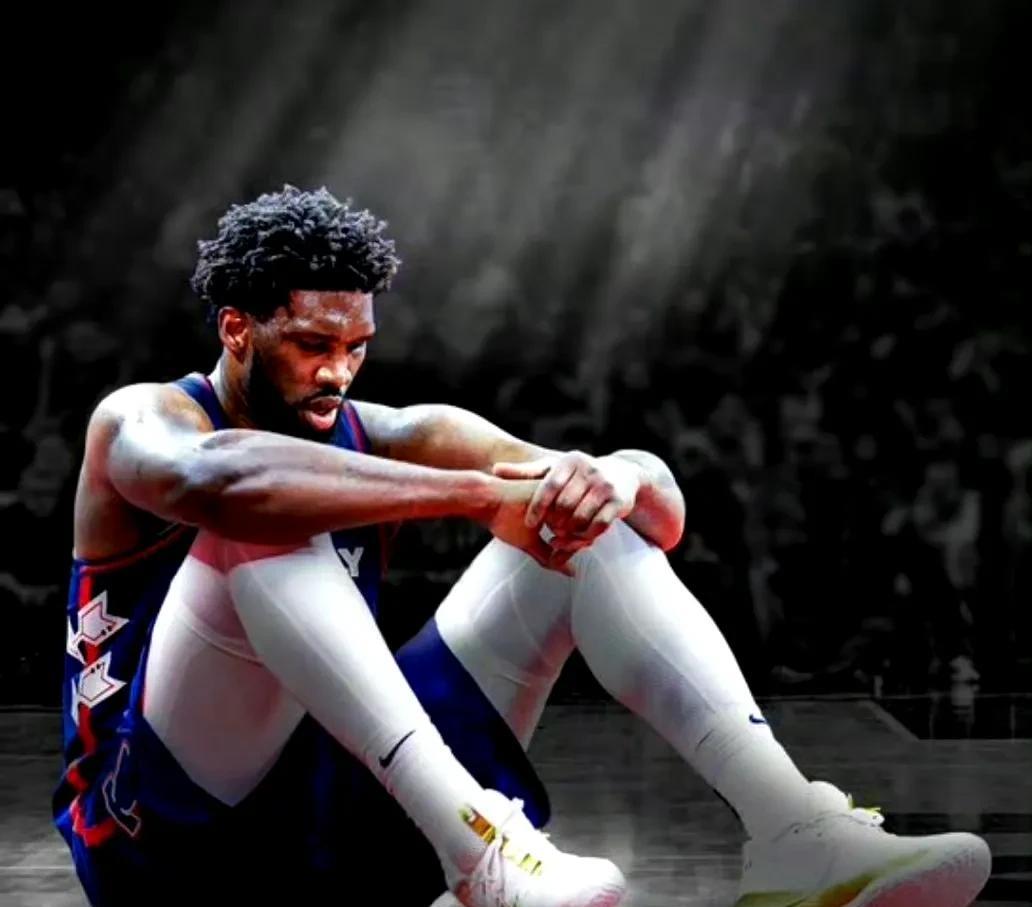 ClutchPoints报道，76人对恩比德膝盖状态的态度不明确，其中一名高管表
