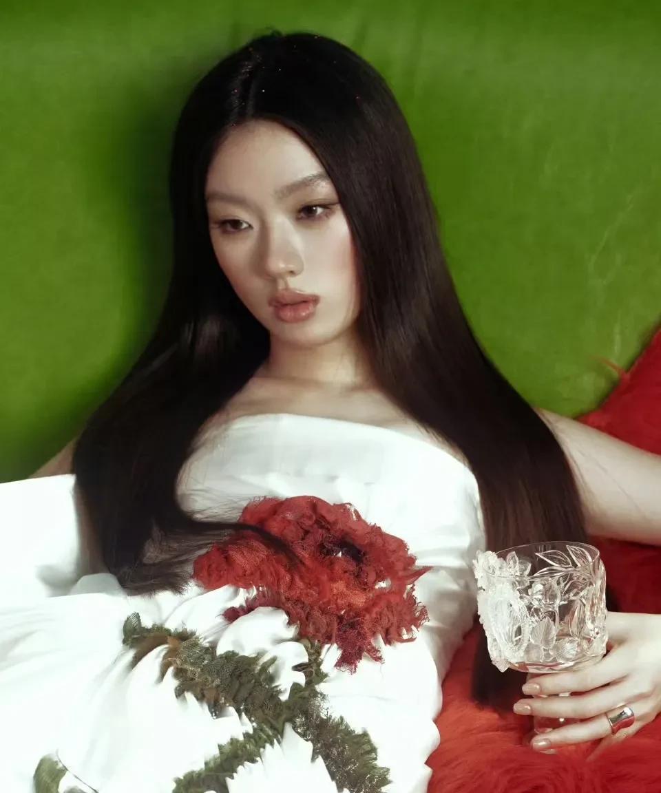 谁还没听单依纯今晚的《君》！
真的诚意满满的致敬前辈
金曲串烧的含金量还是太高了