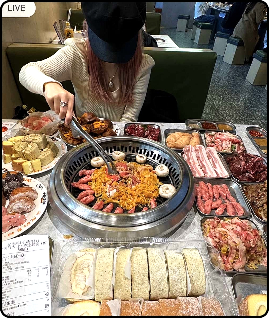 真可恶！和她相亲，她点了一桌子，她可吃饱了，最后让我一个人结账！