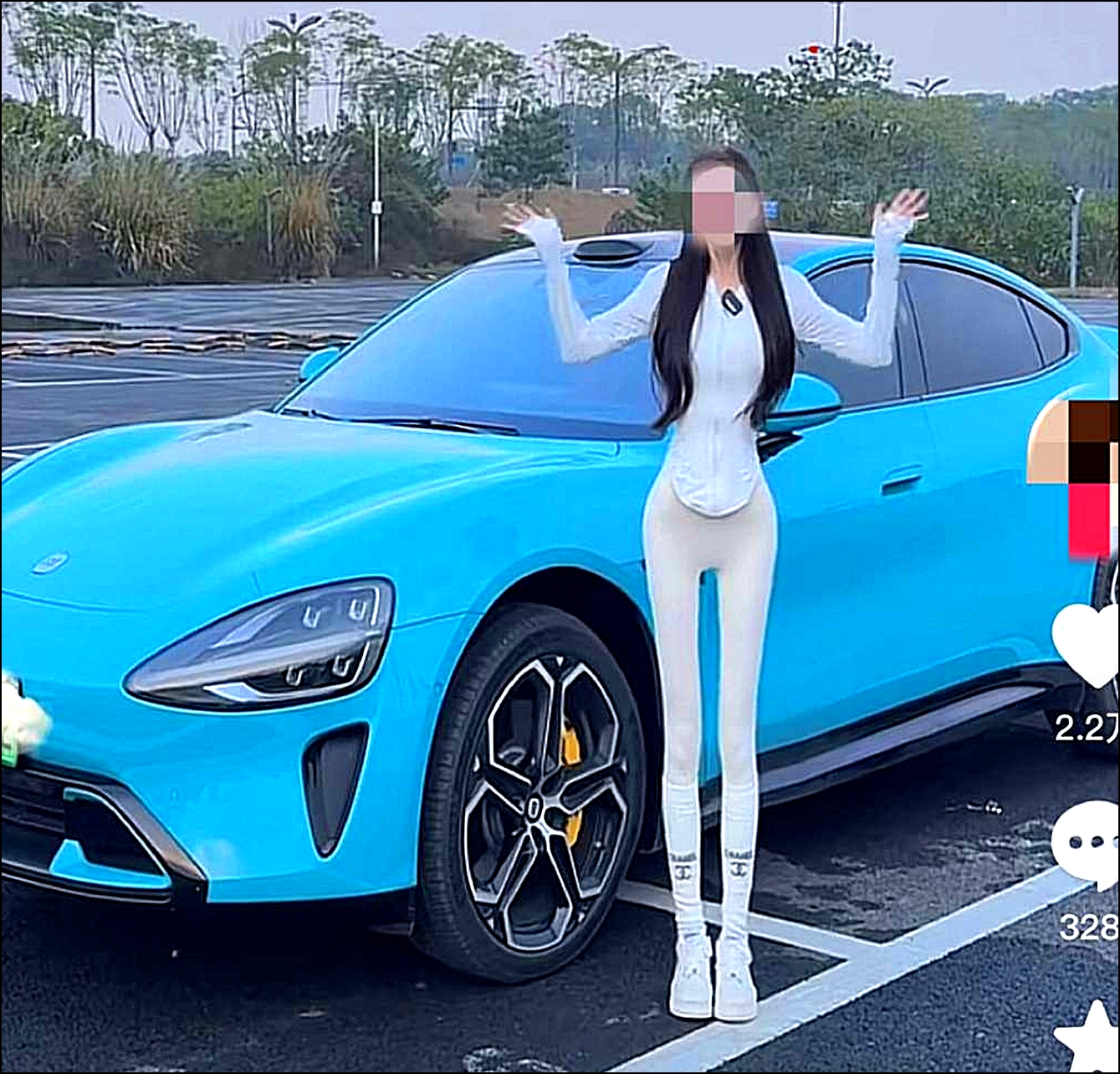 纯讨论，没有恶意，为啥女网红都喜欢把腿拉得这么长？这也不好看啊