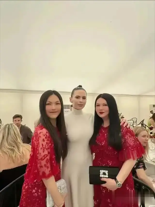 李湘为啥这么有钱？不是早就已经不混娱乐圈了吗