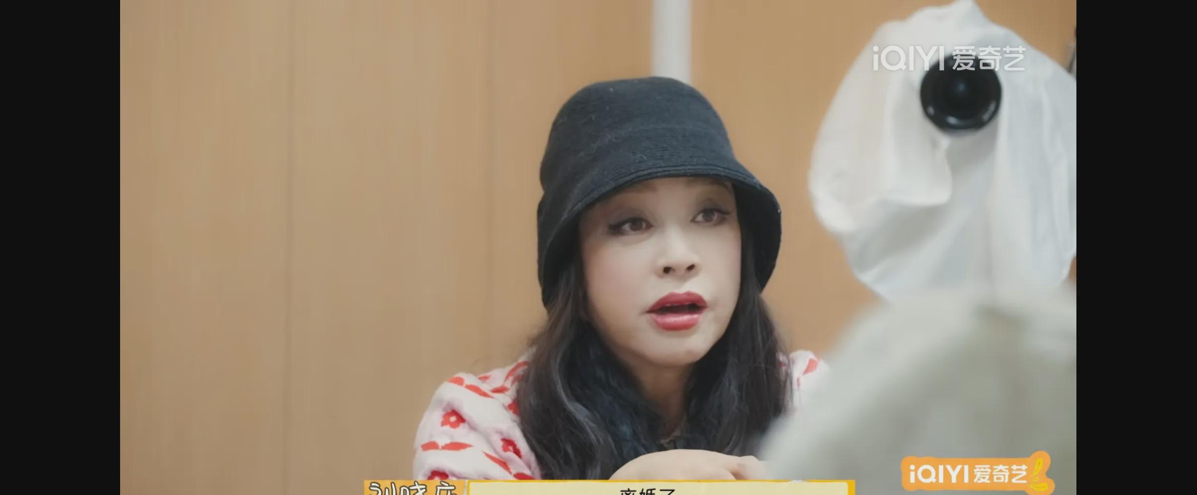 刘晓庆说有人说她离婚了，拥有八个男朋友。

最近，关于刘晓庆的传闻甚嚣尘上，有人