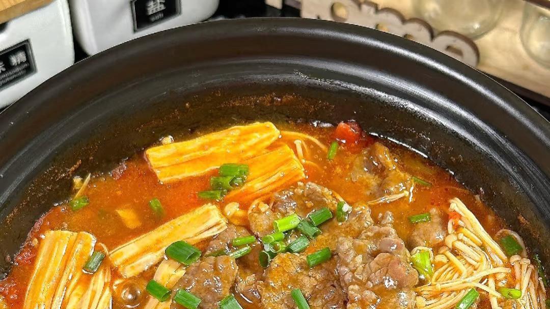 番茄腐竹牛肉煲：汤汁拌饭都能吃三碗的秘密