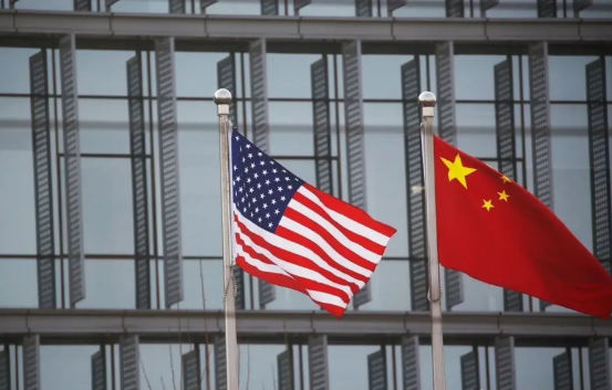 外媒称，当下中国镇定自若，占据着极为有利的地位！《联合早报》发文指出，特朗普打算