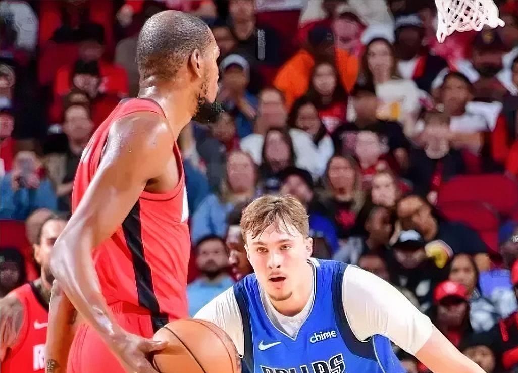 火箭四连胜，势头正猛 ！
末节最后三分钟火箭仅领先 2 分，好在关键时刻顶住压力