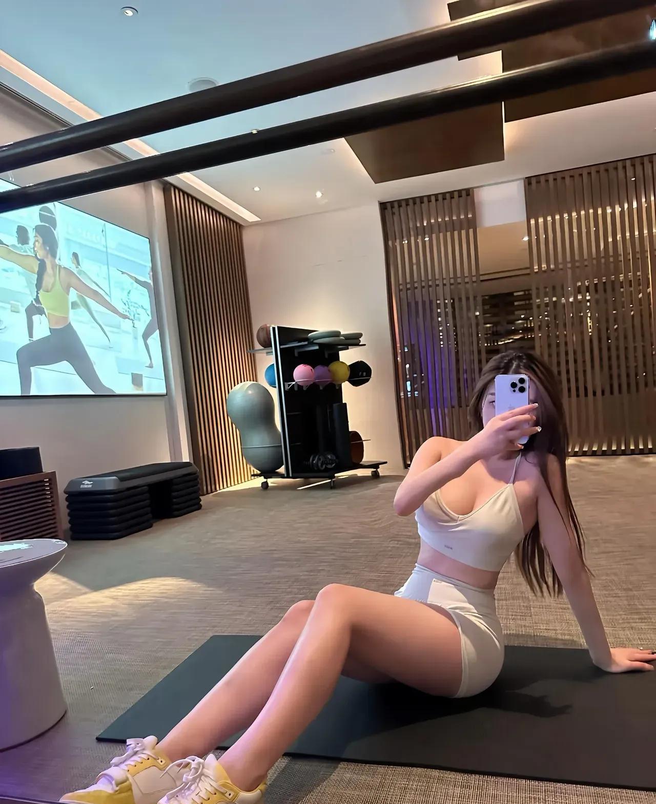 克制反驳欲，学会赞美和闭嘴。