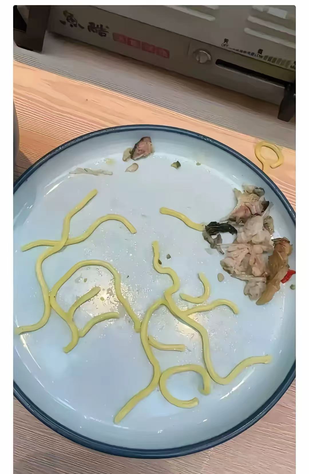 顾客吃完走后留下的，这摆盘是什么意思？