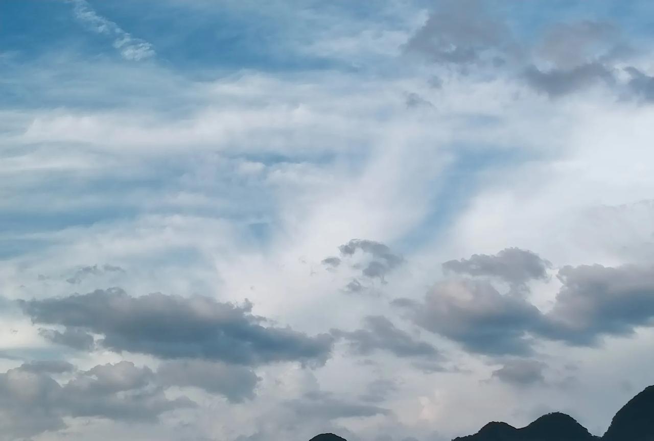 这么美的天空都没人看吗？
手机随手拍天空照，你想看的天空帮你拍到了，真的是美得不