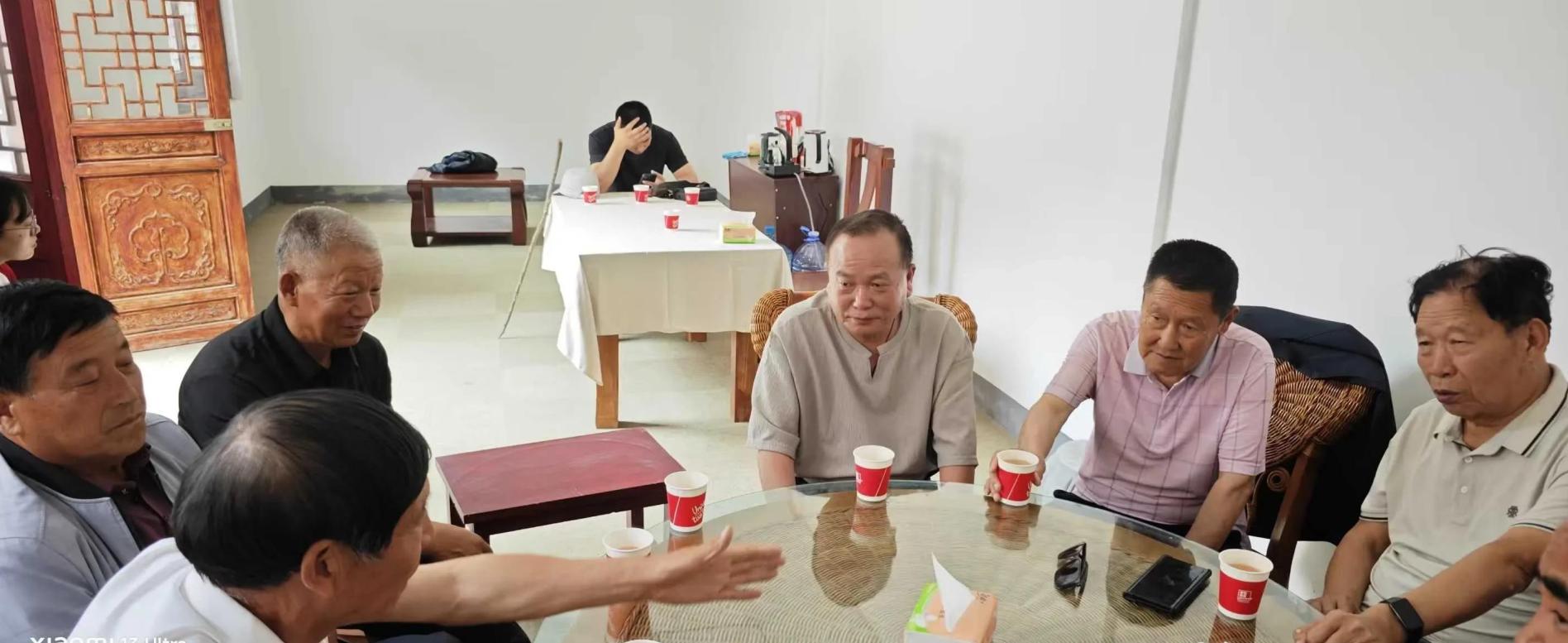 六月中旬，卢氏老乡张世军在冠云山考察文旅发展。



那一天，我有幸参与了在冠云