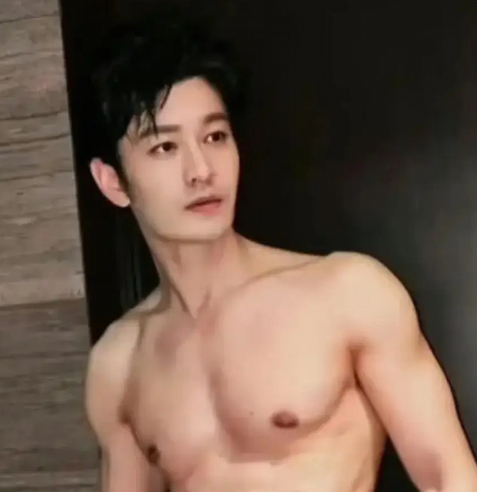 黄晓明新剧释出片段 47岁秀八块腹肌展超强自律