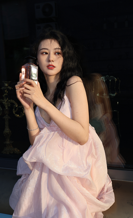 粉粉的徐沐婵，这个搭配还是很不错的！