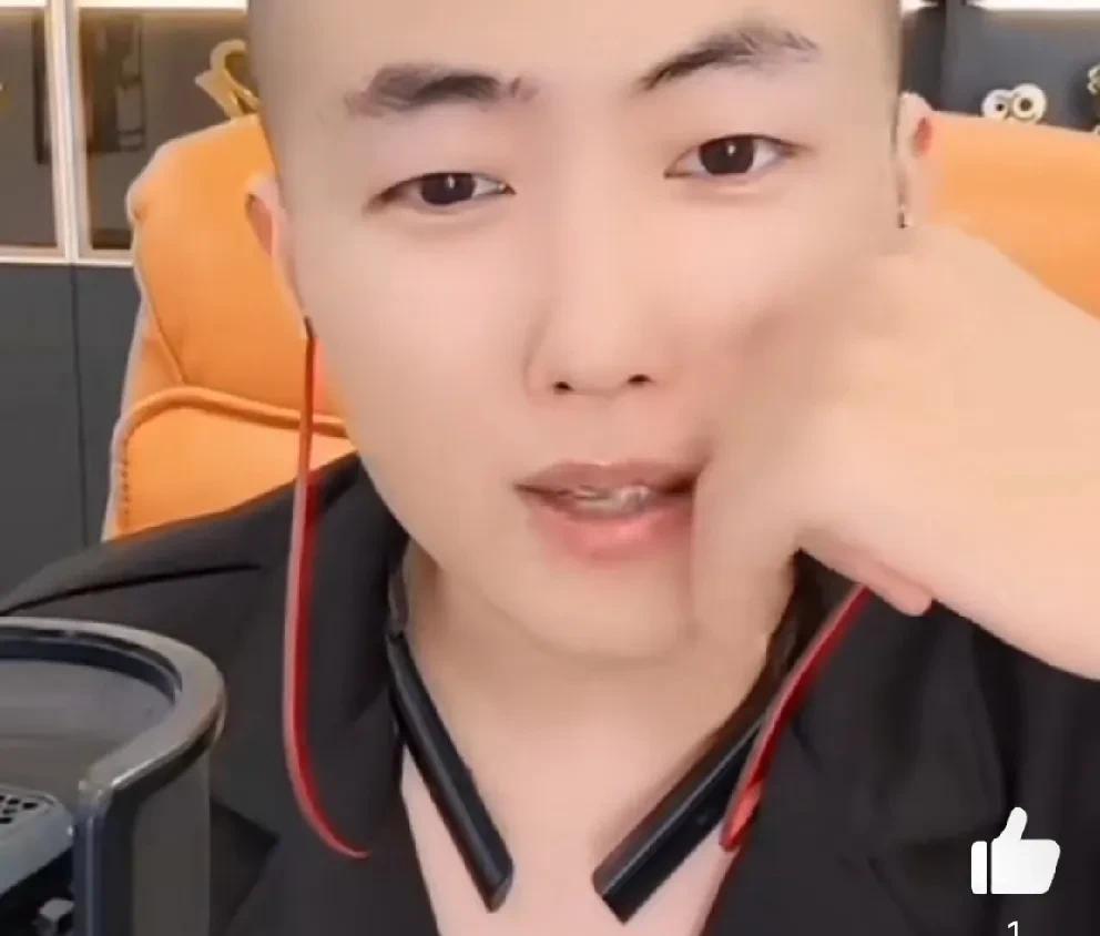丁一点评刘二狗变现困难！
           卖货如果不出单，这帮粉丝只爱看打