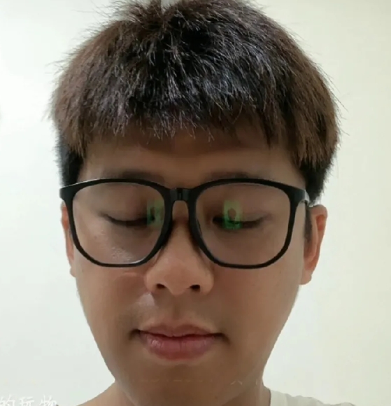 葛斯齐做出澄清:拿着我的证件举报别人的都是假的！网友连线说已经报警！

刚刚，葛