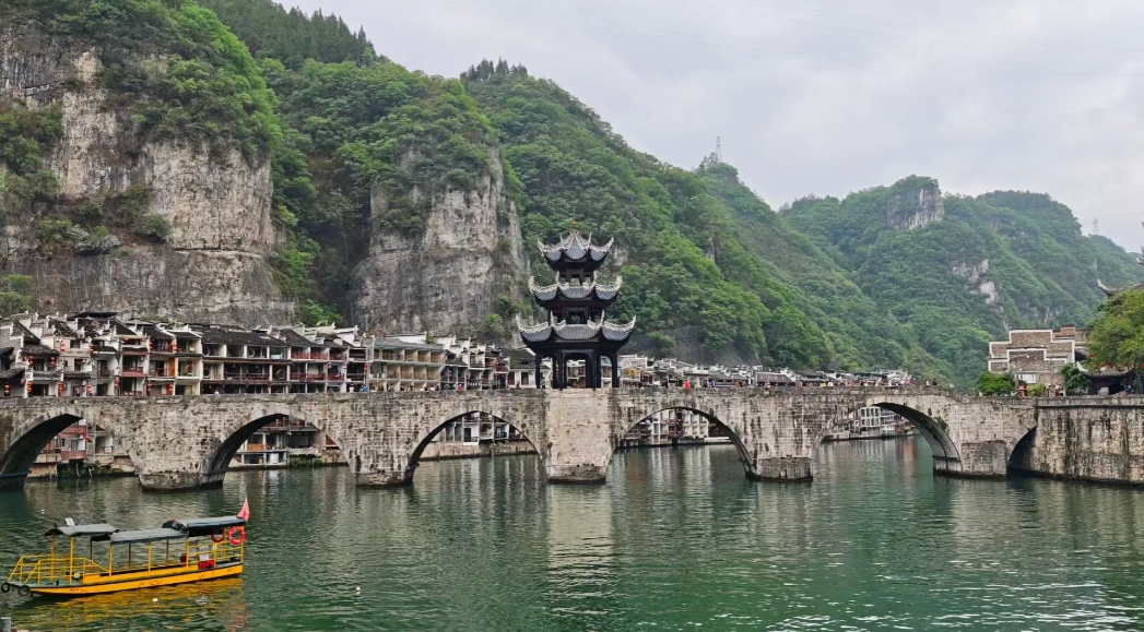 儿子儿媳旅游回来，我差点被亲儿子气到高血压！本以为是全家放松，结果全程看儿媳一个