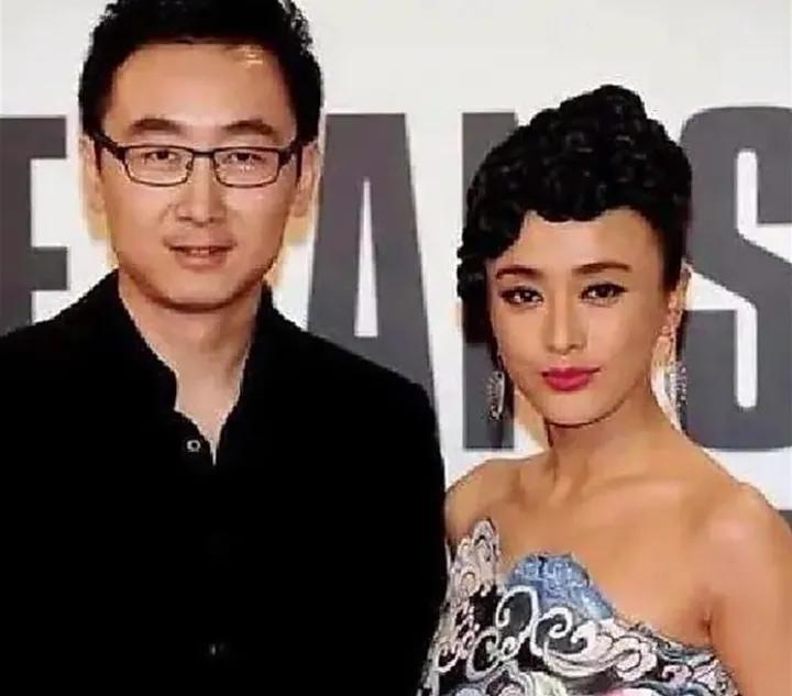 当年，热恋中的陆川与秦岚的一张留影，陆川曾多次向秦岚求婚，却始终被拒绝，最后一次