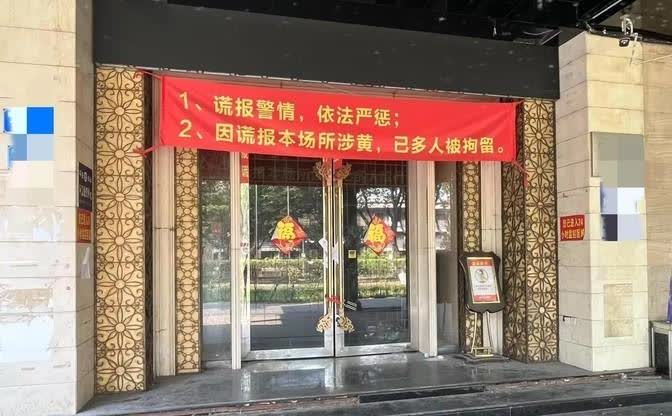 KTV的老板爆料说，有客人因为叫不到代驾，干脆厚着脸皮跑到店里来唱歌了。

