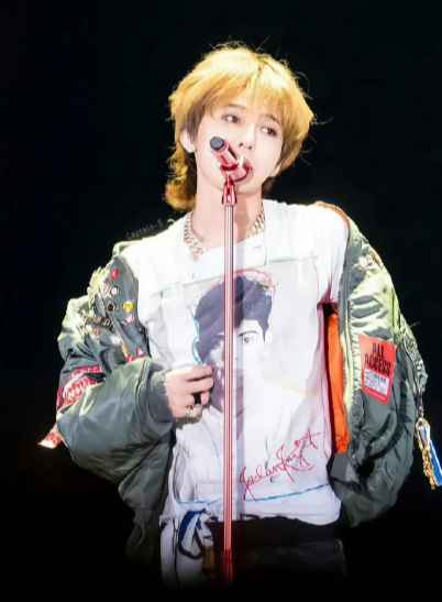 权志龙出道二十周年个人见面会曼谷开唱，中文实时翻译字幕宠粉，360度四面台饭撒不