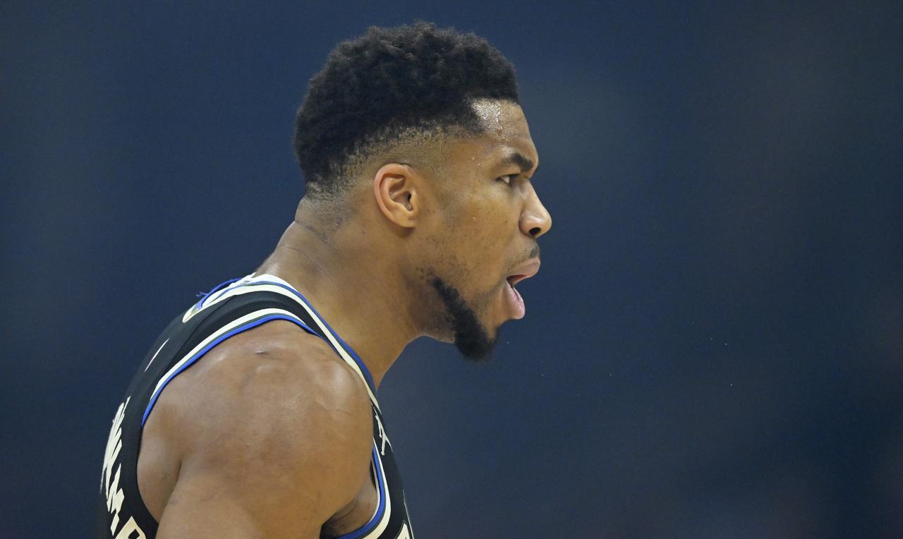 正式提出交易申请！美媒报道：字母哥已经不再信任雄鹿的阵容了和主教练里弗斯，已经和