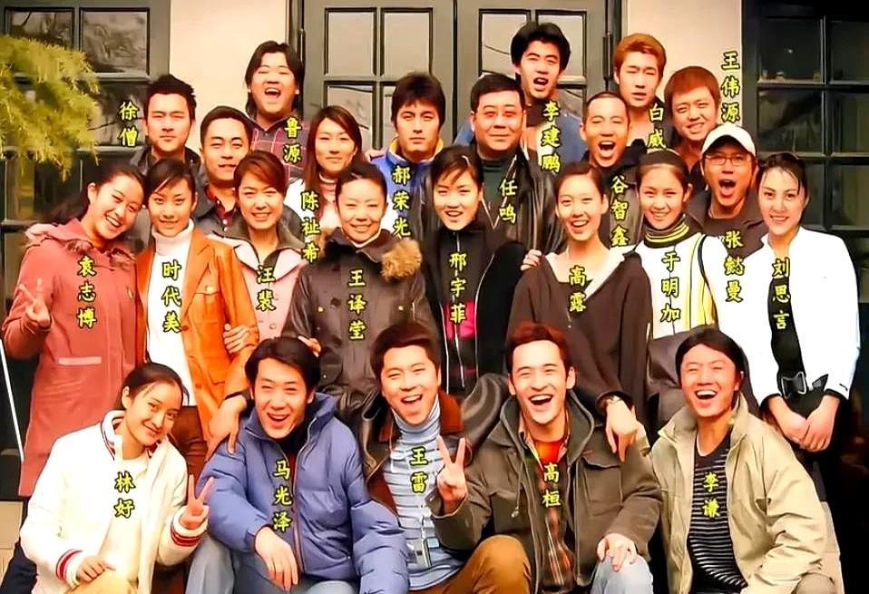这些熟脸你认得出吗？
说到演戏下狠劲儿的人必须提名王雷！
当年为了演活《平凡的世